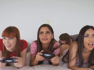 3 Gamer Chicks Parceling Out Cock